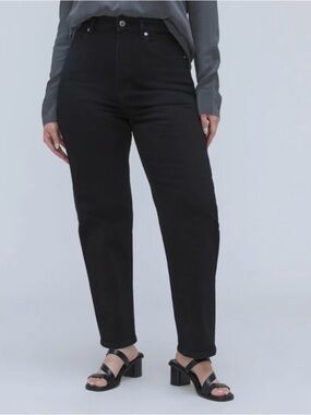 Everlane Curvy Way High-Jean in Black